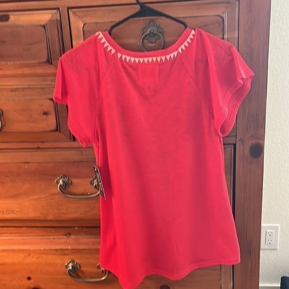 New York Laundry Women’s red V-neck top with embroidered flowers size small NWT - Picture 5 of 9